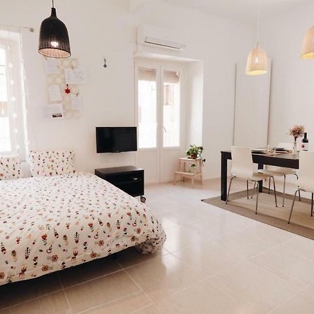 Amparito Apartment - Casc Antic ตาร์ราโกนา ภายนอก รูปภาพ