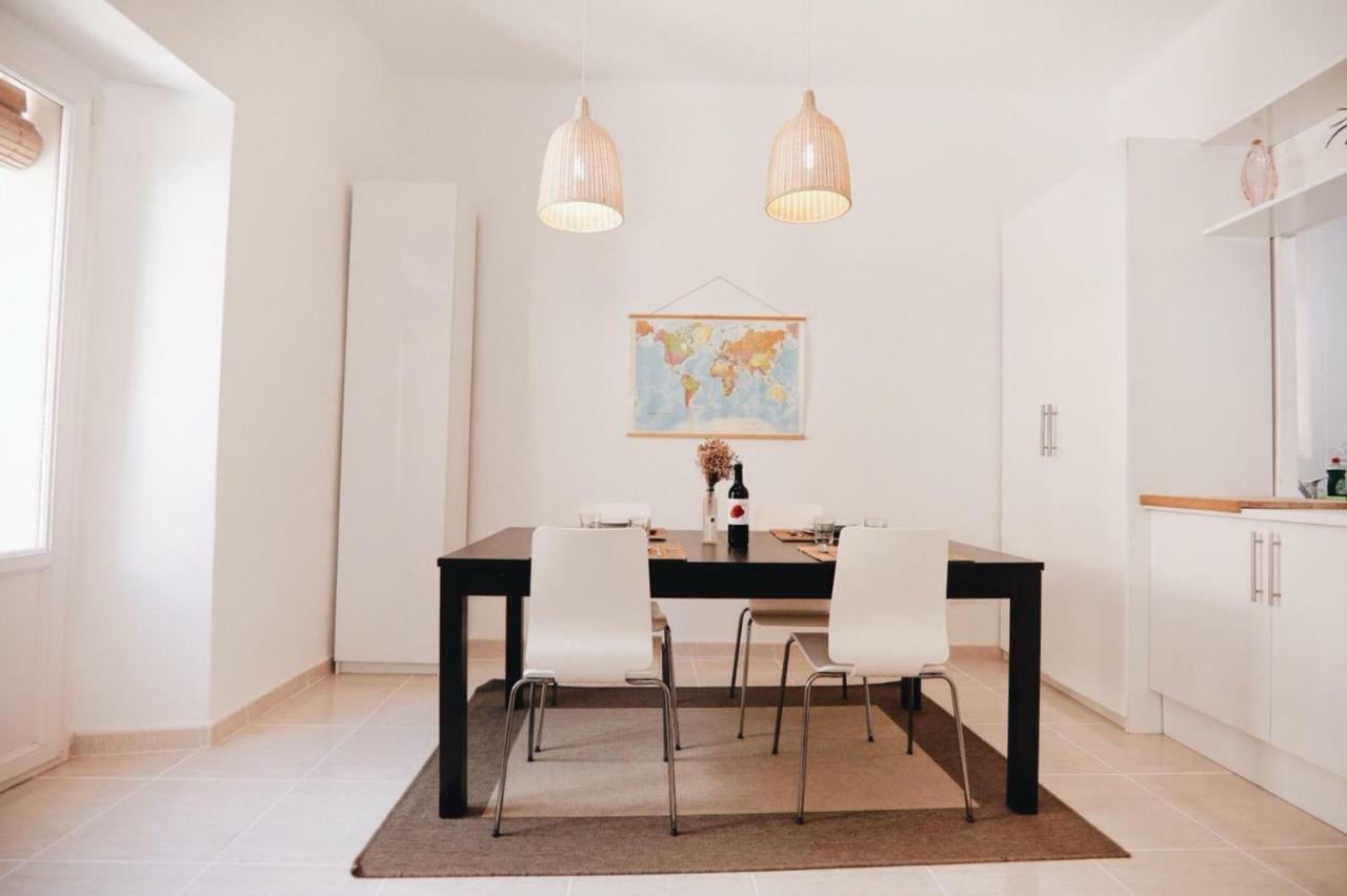 Amparito Apartment - Casc Antic ตาร์ราโกนา ภายนอก รูปภาพ